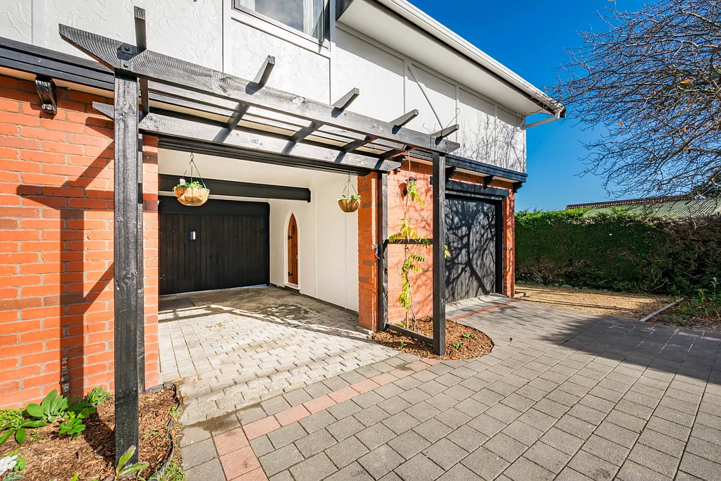 Waikanae 3 Bedroom Pear Tree Cottage - A Gem with Charm & Flexibility