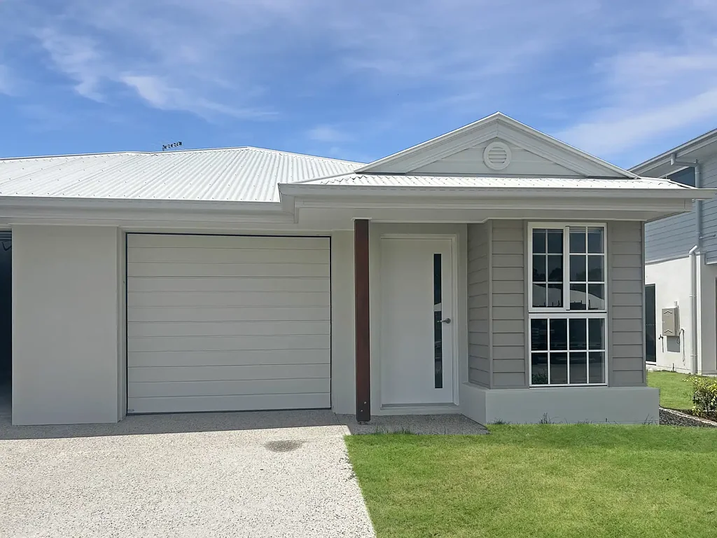 Spacious 4-Bedroom Family Home - Comfortable Living in Beachmere