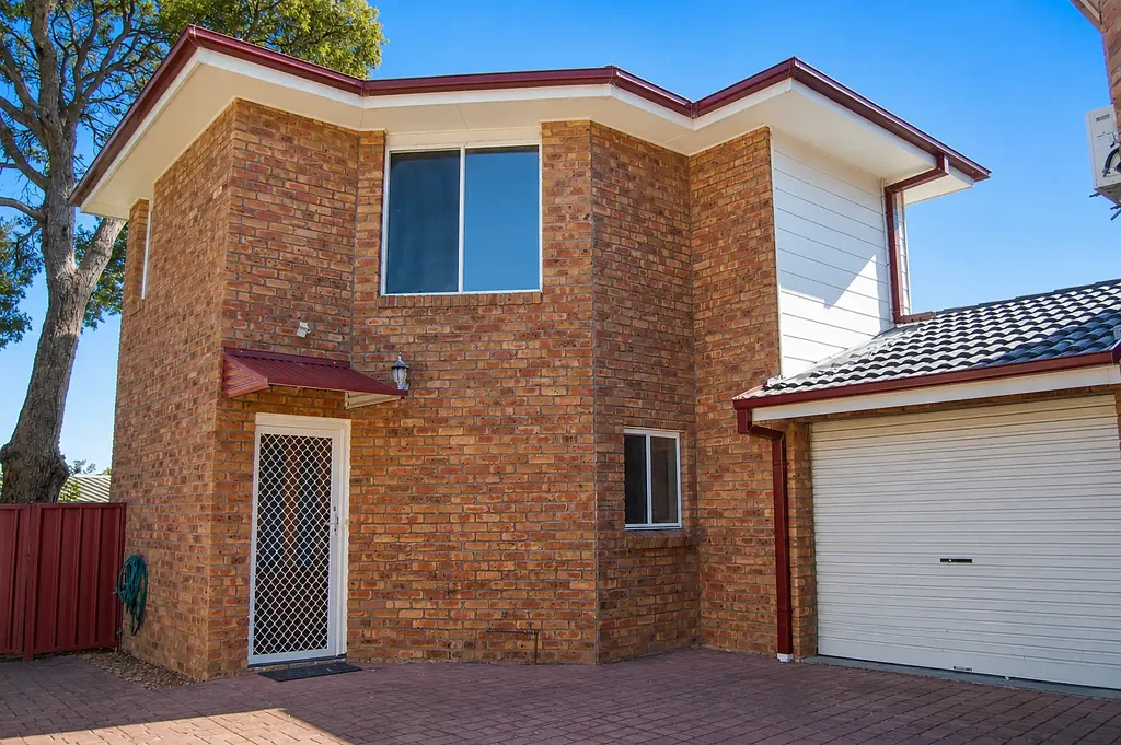 Water Included Low-Maintenance Townhouse Close to the Lake