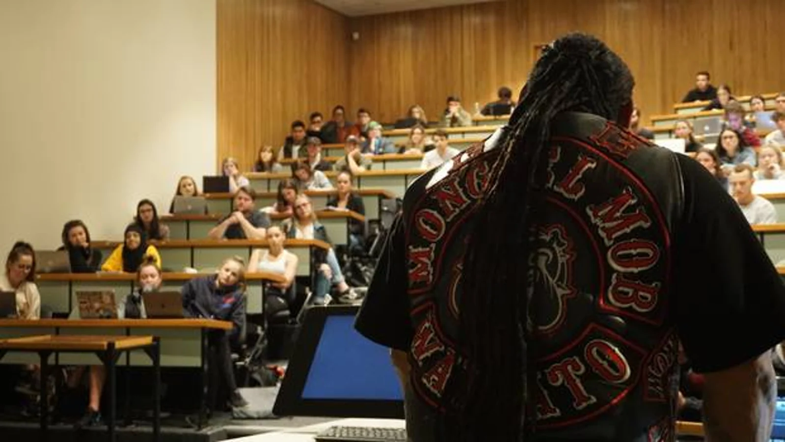 奇闻！帮派成员在大学授课！这事儿在新西兰发生了