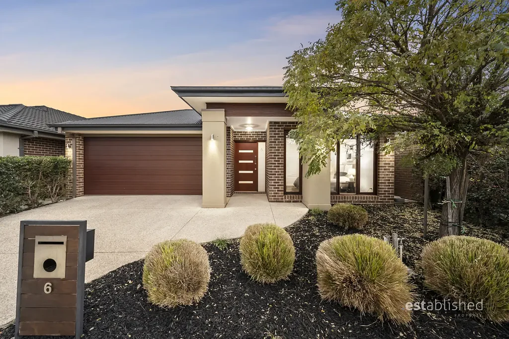 Werribee 4 Bedroom Family Living with Space, Style and an Entertainer's Touch