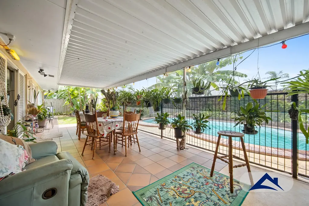 Bentley Park 5침실 CALLING ALL GREEN THUMBS - STUNNING 5-BEDROOM FAMILY HOME