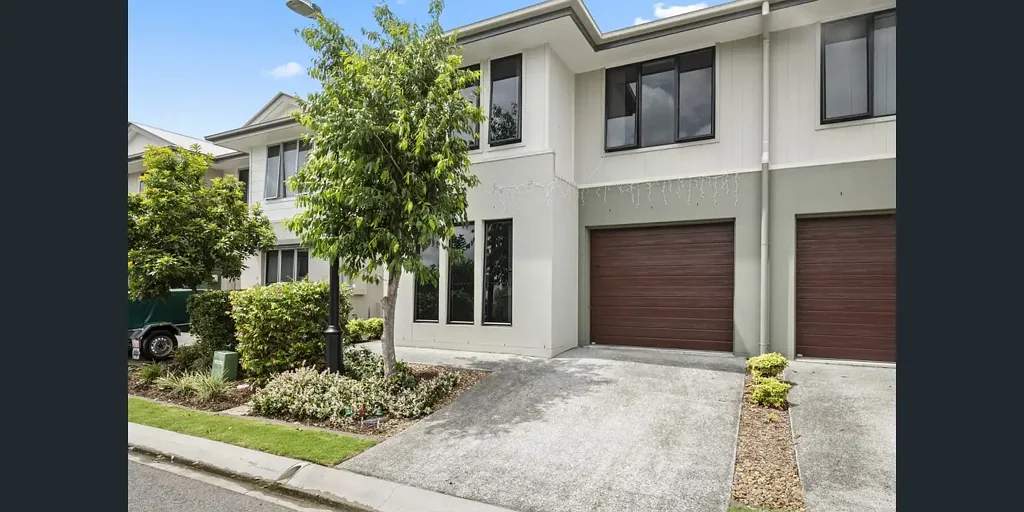 Pimpama 4房  Modern Family Living with Vacant Possession Available