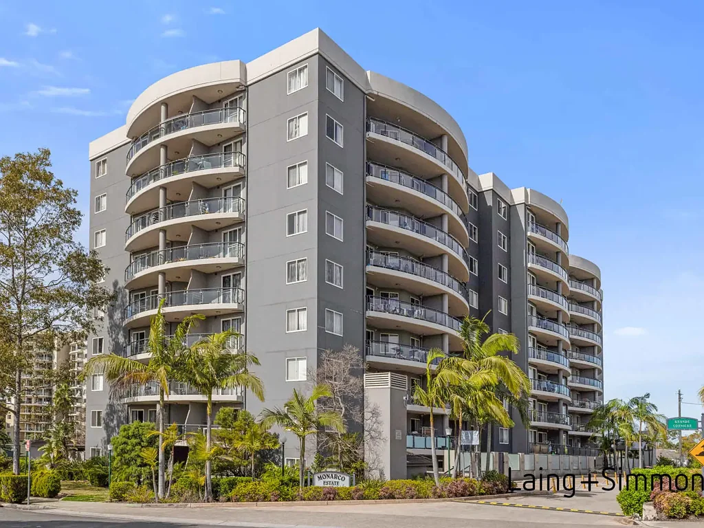 Spacious 2-Bedroom Unit In Desirable Complex