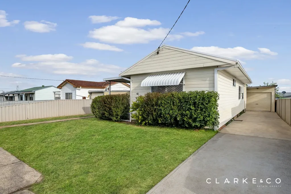 Telarah 4Kwarto A STYLISHLY UPDATED HOME IN A CENTRAL TELARAH LOCATION!
