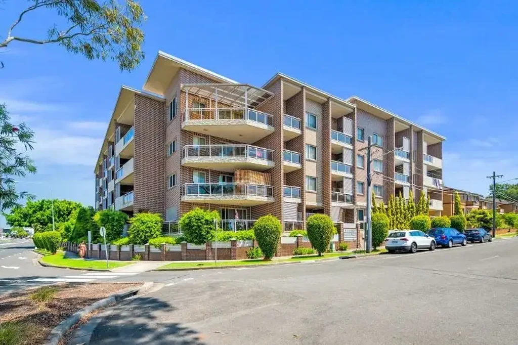 Auburn 2 Bedroom Stylish Ground Floor Apartment in Prime Location