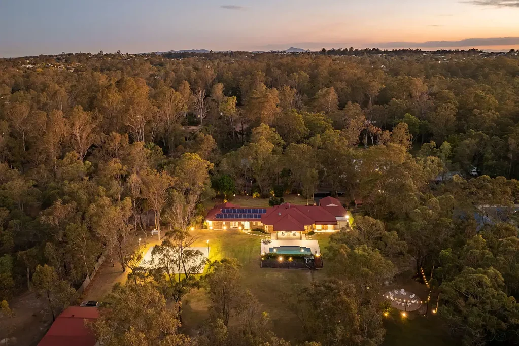 Anstead 4房  Luxury Acreage Living With Facilities For Everyone
