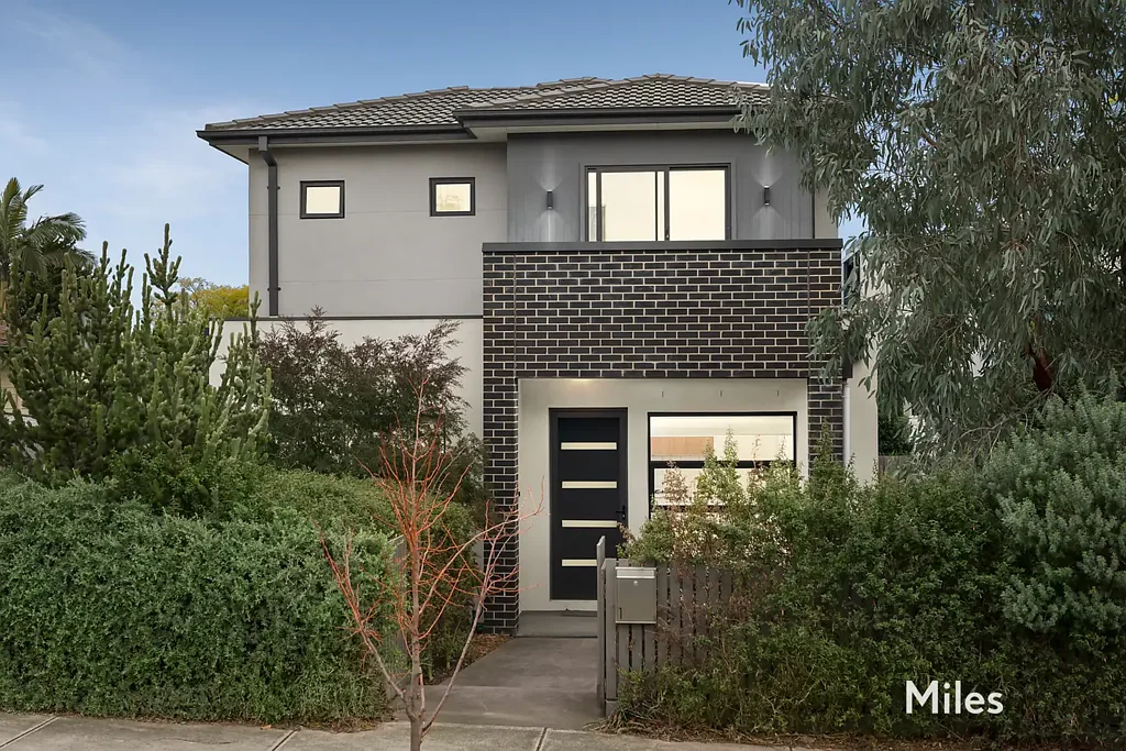 Ivanhoe 3 Bedroom Contemporary, Low-Maintenance Living in a Prime Position