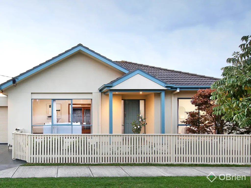 2/18 Sumersett Avenue, Oakleigh South, VIC 3167