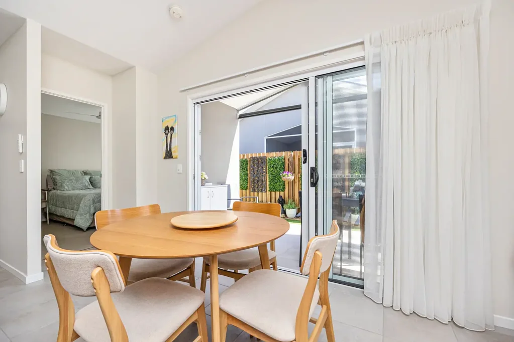 Urangan 2ਬੈੱਡਰੂਮ Vibrant Haven, Spacious Living!