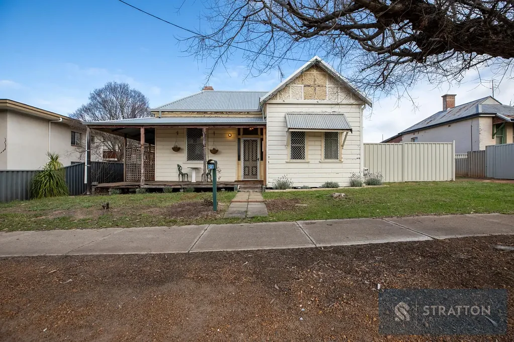Narrogin 3房  Character, Space & Comfort on a Generous 1,088sqm Block - A Great Narrogin Opportunity!
