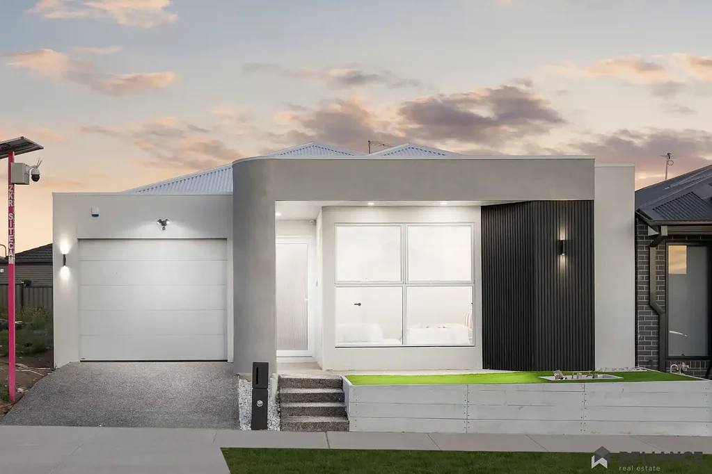 Mickleham 4房 全新四卧主卧套 优质石材岛台 现代厨房电器 高天花板LED照明 全屋四卫舒适便捷 Sophisticated Brand-New Luxury Living in the Heart of Mickleham