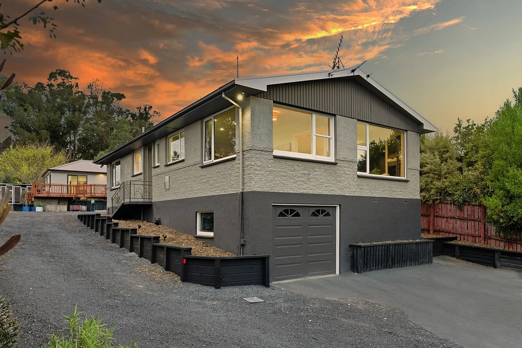 Fairfield 5ਬੈੱਡਰੂਮ Two homes. One title. A rare opportunity.