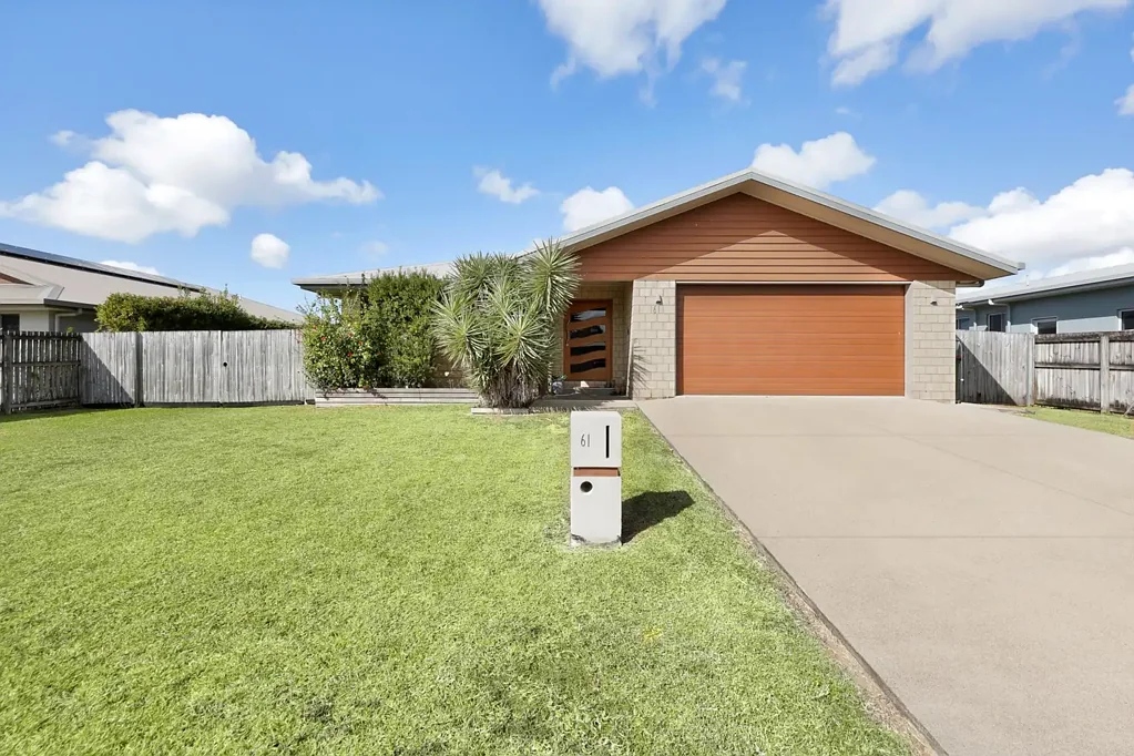 Marian 4Moenga MODERN FAMILY HOME ON LARGE BLOCK!