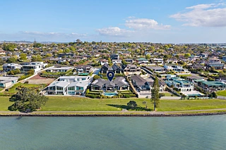 76 Bramley Drive, Farm Cove, Manukau City