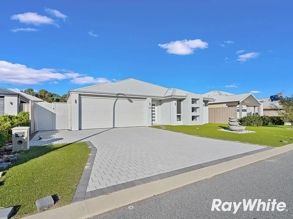 12 Newmarket Road, Meadow Springs, WA 6210