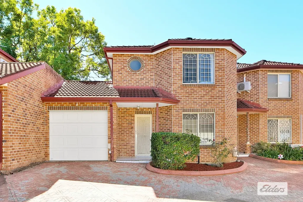 North Parramatta 3Kwarto Spacious & Modern 3-Bedroom Townhouse with Lock-Up Garage