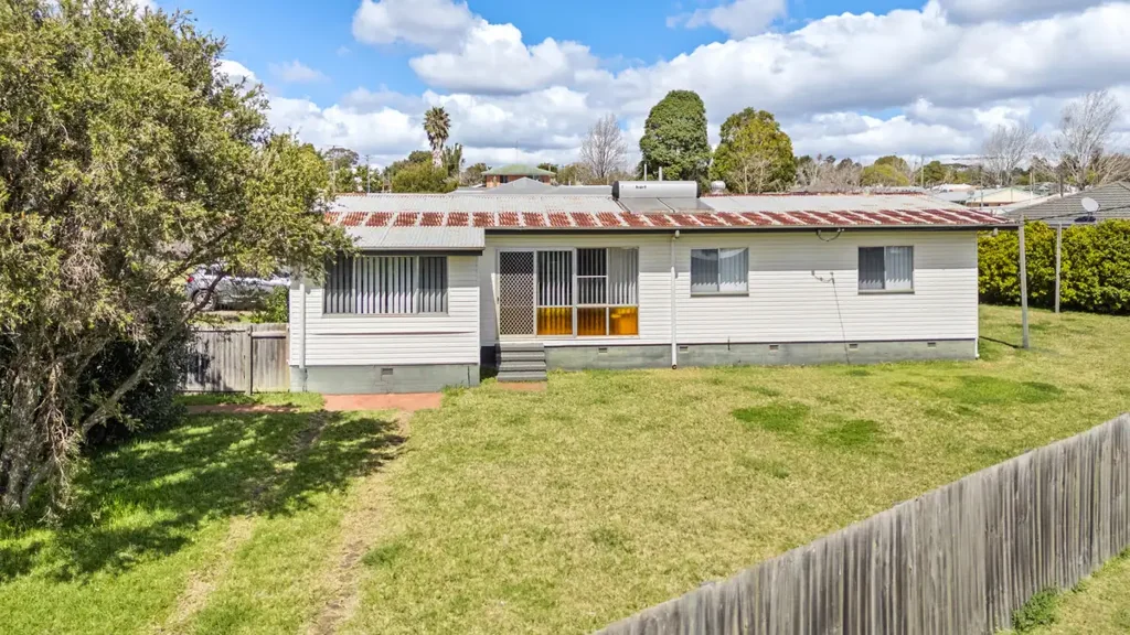6 Teesdale Avenue, Newtown, QLD 4350