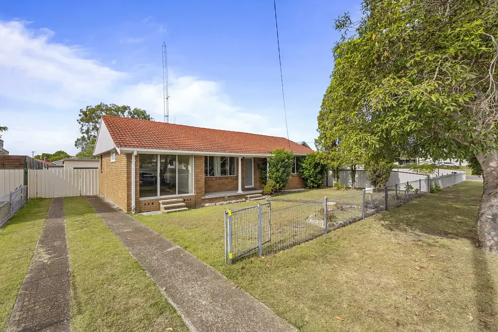 Cessnock 3房  Large Family Home with Shed