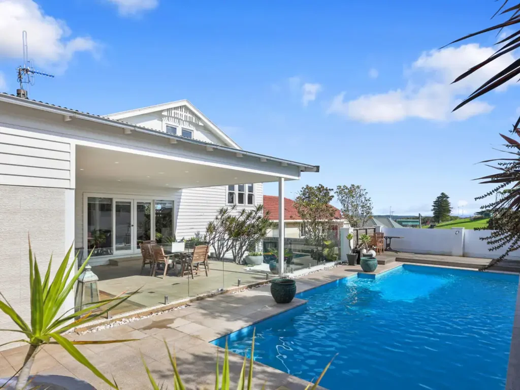 Warrnambool 5房  CENTRAL, 5BR HOME, POOL & OCEAN VIEWS