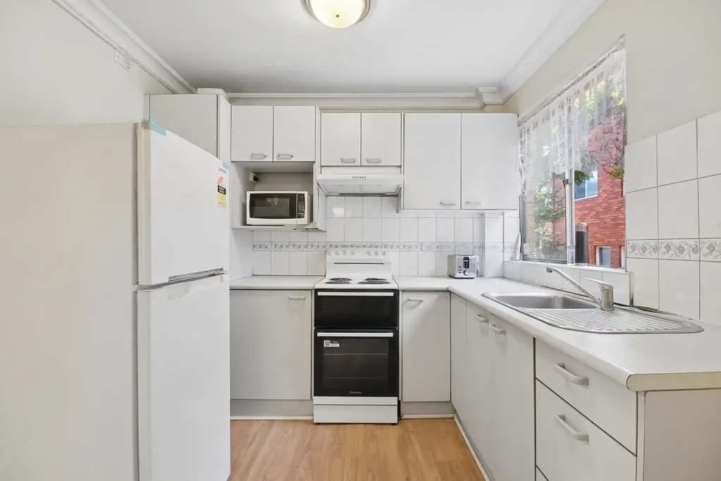 8/33 Lismore Avenue, Dee Why