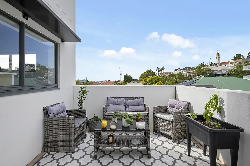 Bowen Hills 2房 Parkside精装公寓 两卧两卫 车库 私人阳台 开放式布局 采光充足 现场物业 繁华近享 Modern Living in the Heart of Bowen Hills