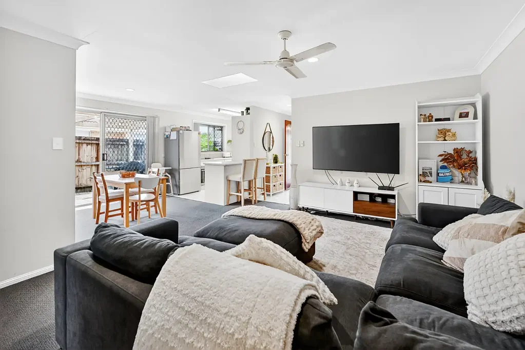 Labrador 2બેડરૂમ ESTATE LIQUIDATION: DUPLEX MUST BE SOLD
