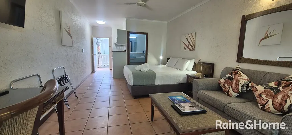 Port Douglas 1 Bedroom CUTE & AFFORDABLE HOLIDAY UNIT - WALK TO BEACH & SHOPS!