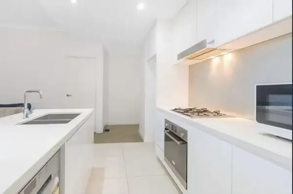 Spacious Ground Floor 3-Bedroom Apartment | North Facing | Large Private Courtyard