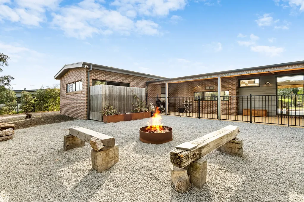 Torquay 4બેડરૂમ Luxury Lifestyle Living on 1 acre on the Coombes Rd Strip
