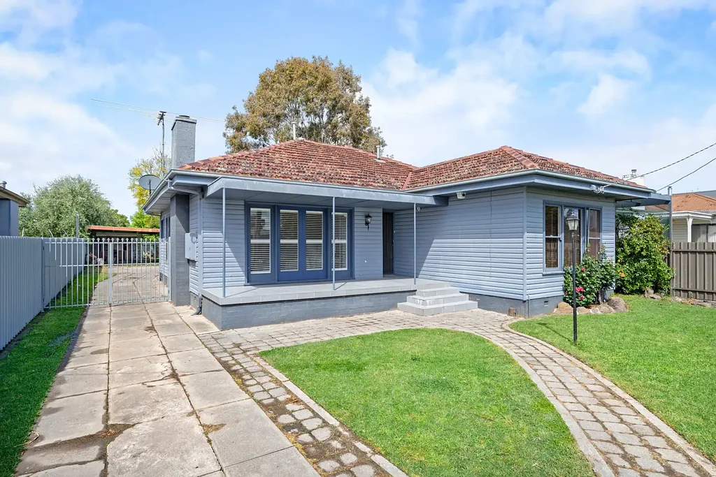 COMFORTABLE LIVING IN A GREAT LOCATION