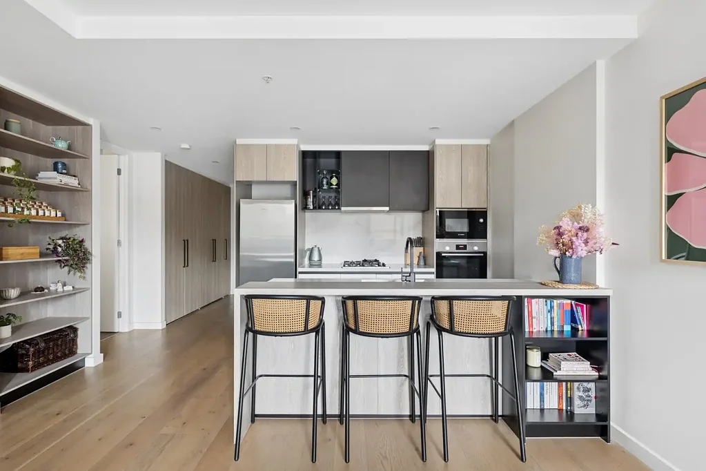 Footscray 2બેડરૂમ Thoughtful Design Meets Contemporary Comfort