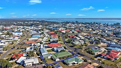 Burrum Heads 5 Bedroom Five Bedrooms, Big Shed Walk To The Beach & Boat Ramp @ Burrum Heads, Hervey Bay!