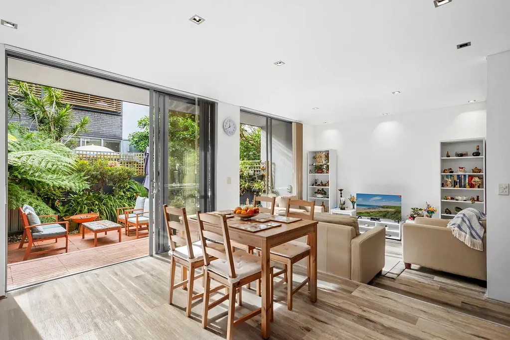 Randwick 1Moenga Designer Apartment with a North-Facing Garden, 250m to Newmarket Neighbourhood Hub