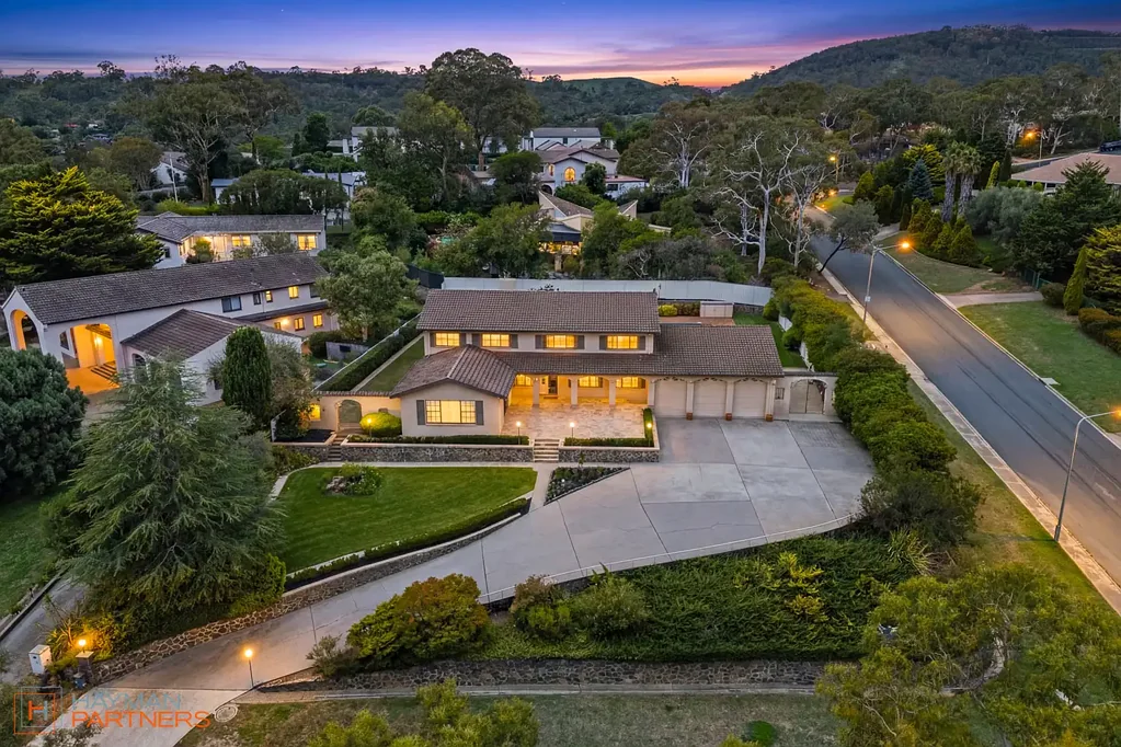 O'Malley 7房  Grand family home on 2,502 m2 block – First time offered for sale