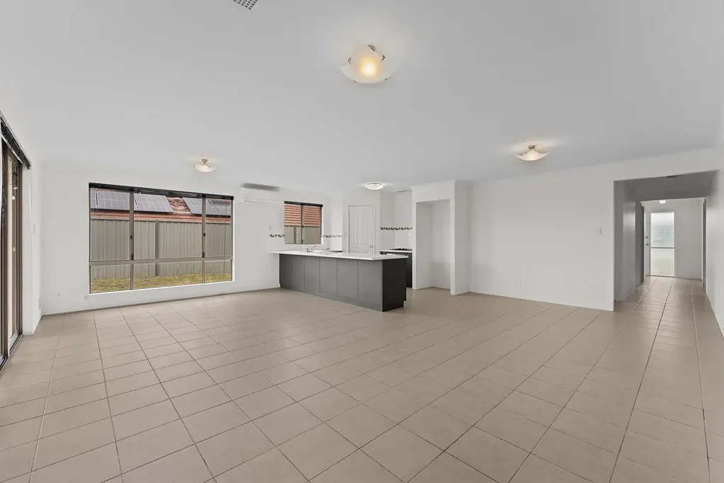Large 4 x 2 Family Home in Baldivis Central