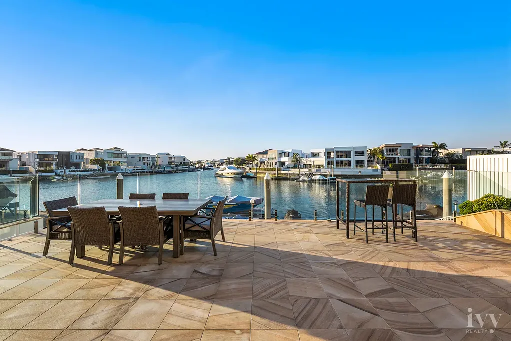 Paradise Point 5 Bedroom North Facing Contemporary Lifestyle Residence