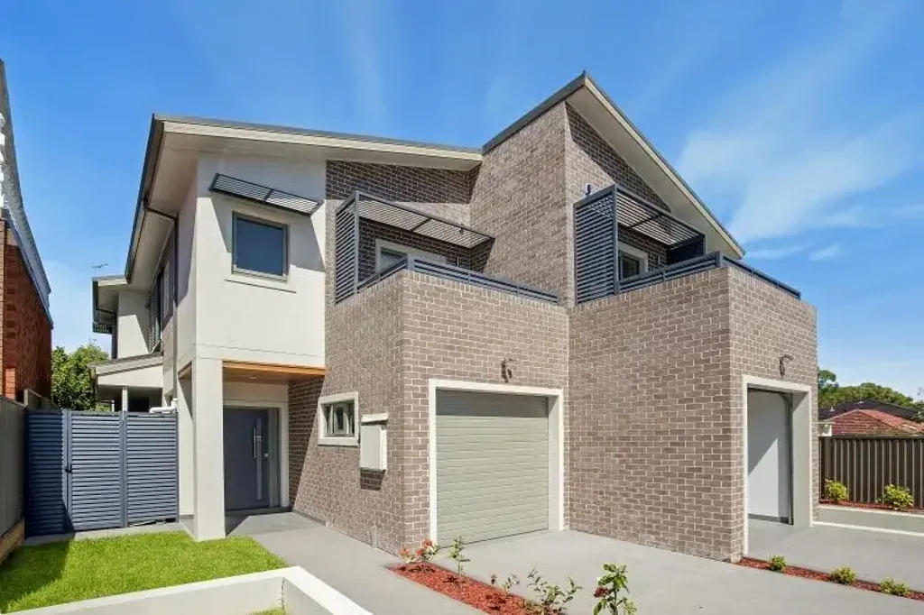 DOUBLE BRICK FOUR BEDROOM DUPLEX !!!