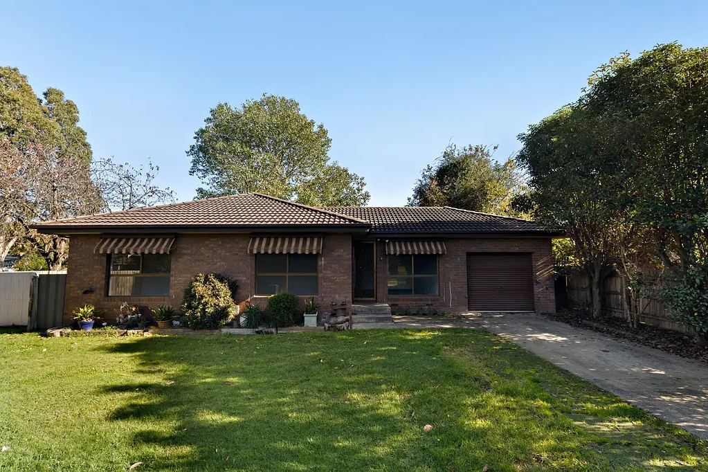 Neat & Comfortable Living in the Heart of Whittlesea