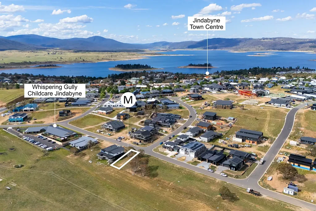 Jindabyne 455sm Torrens title allotment with a General Residential zoning