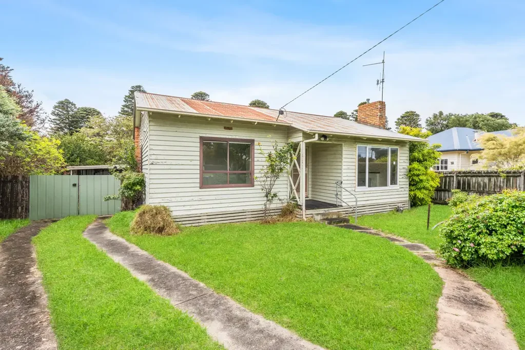 Port Fairy 2ਬੈੱਡਰੂਮ Huge Potential on 955m² (Approx) in Central Location