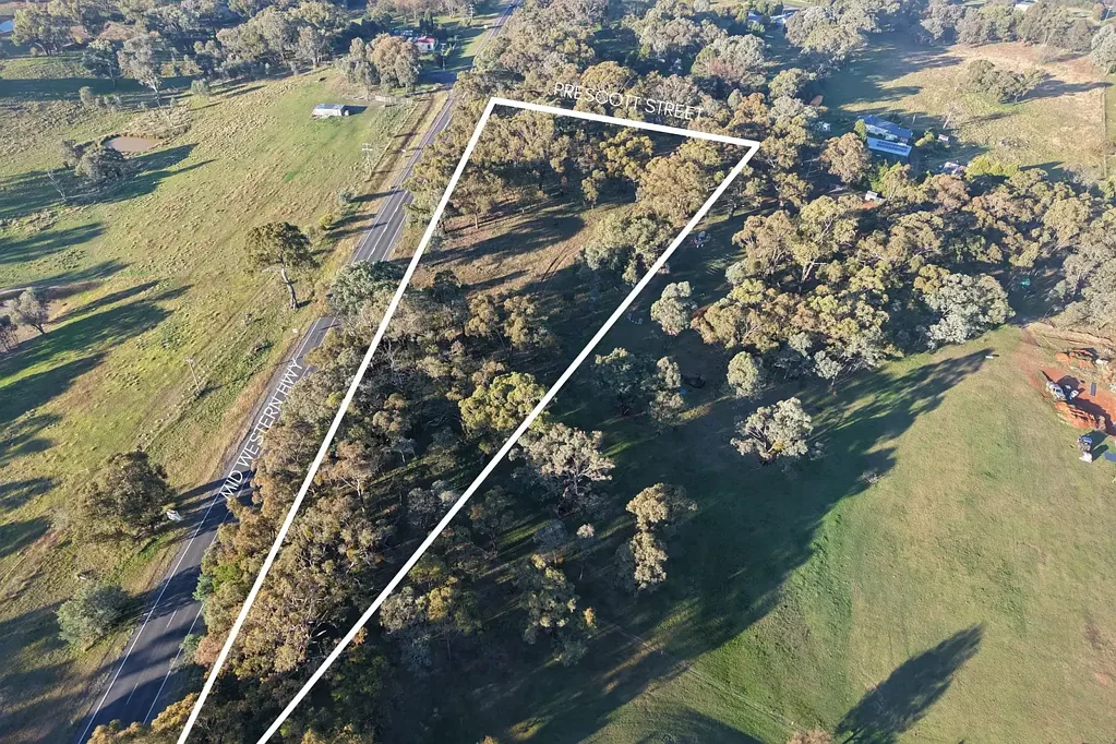 Lyndhurst Lovely weekend get-away block, set on 1.6acres*!