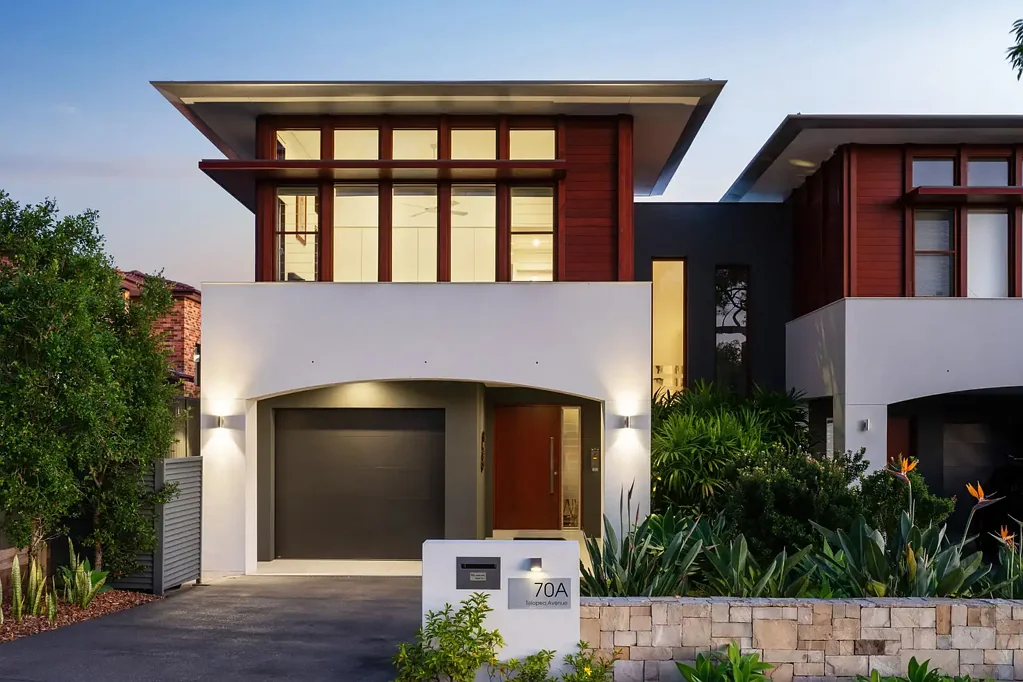 Caringbah South 4ਬੈੱਡਰੂਮ MBA Award Winner for 'Dynamic Duplex Development'