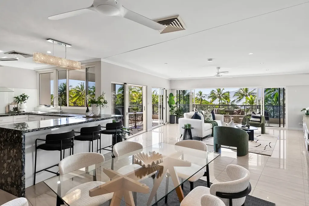 Cairns North 3房  Held for over three decades. A penthouse worth inspecting to understand why