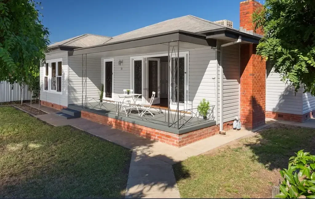 Charming Weatherboard Home in a Prime Central Wodonga Location