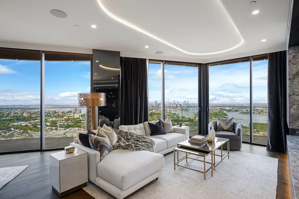 St Leonards 4房 Landmark顶层公寓 海港大桥全景 Gaggenau厨房 专属礼宾服务 豪华度假村设施 Live the high life in this breathtaking Sydney penthouse