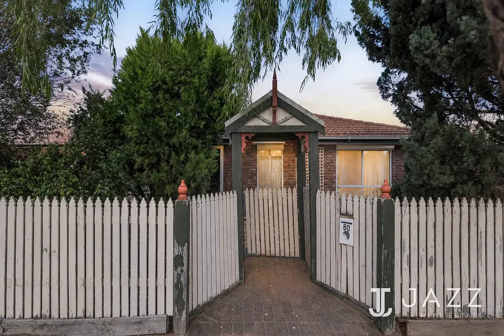 Werribee 3房 530m²宽敞地块 隐藏珍宝地段 3卧2浴 书房灵活空间 开放式起居 宽敞户外娱乐 车棚与延伸车道 家庭实用首选 Auction MUST BE SOLD!!!
