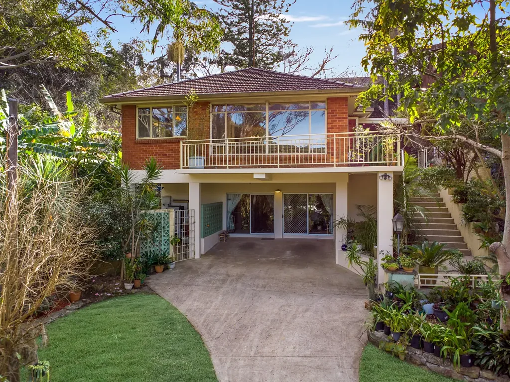 Blakehurst 4ਬੈੱਡਰੂਮ Full brick home with endless potential in blue-chip location