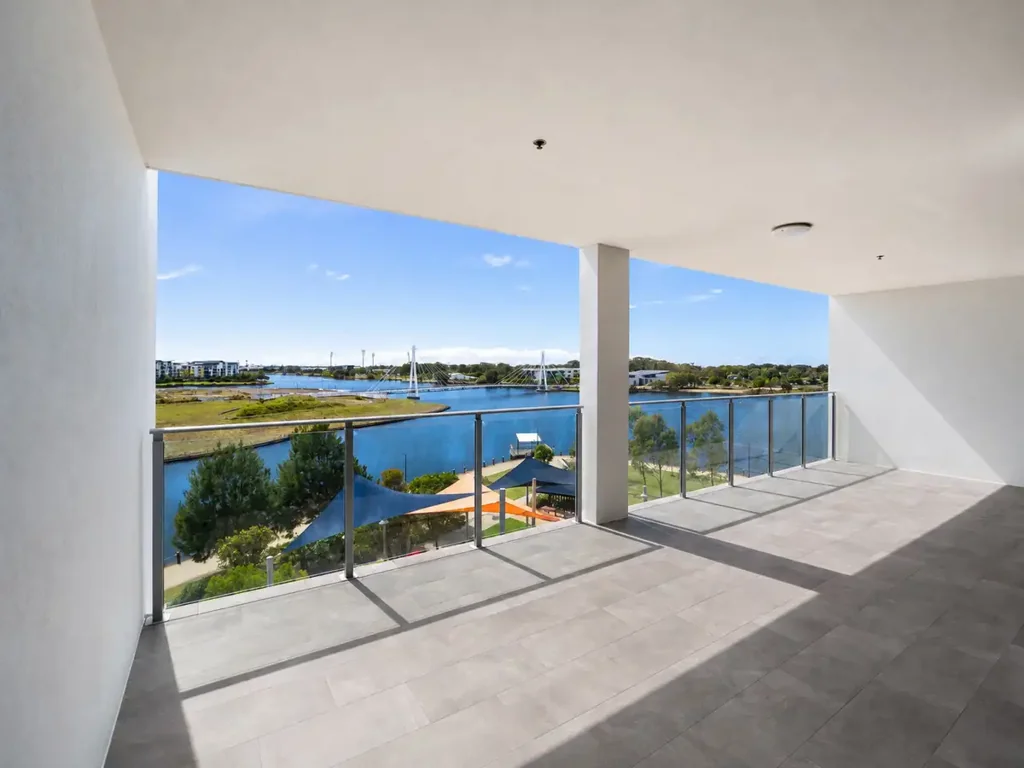 Birtinya 3Kwarto North-Facing Waterfront Living at Jewel