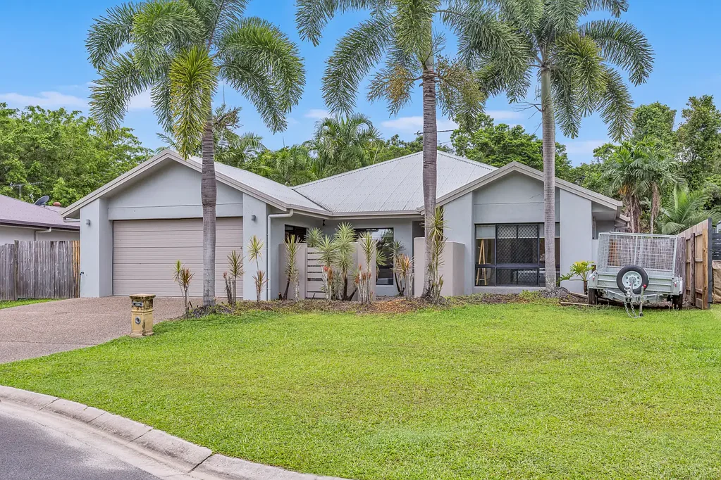 Fully Furnished & Self-Contained 4 Bedroom Home - Quiet Cul-De-Sac Living